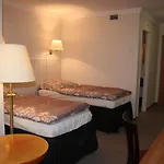 Hotel Pause - Free Wifi & Free Parking!!
