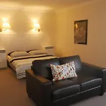Hotel Pause - Free Wifi & Free Parking!!