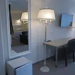 Hotel Pause - Free Wifi & Free Parking!! 3*