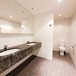 Pause - Free Wifi & Free Parking!! Hotel