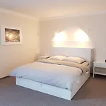 Hotel Pause - Free Wifi & Free Parking!!