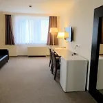 Hotel Pause - Free Wifi & Free Parking!!