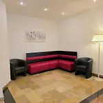 Hotel Pause - Free Wifi & Free Parking!!