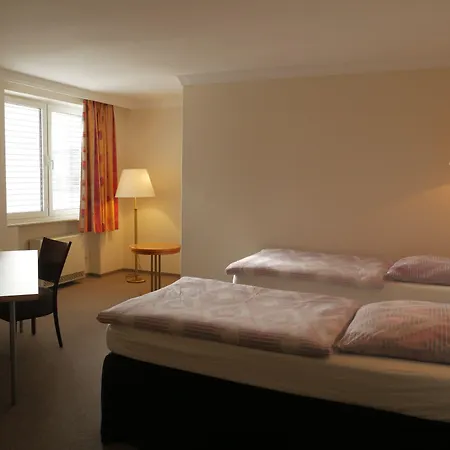 Pause - Free Wifi & Free Parking!!