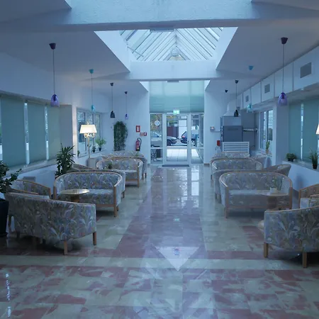 Hotel Pause - Free Wifi & Free Parking!! 3*