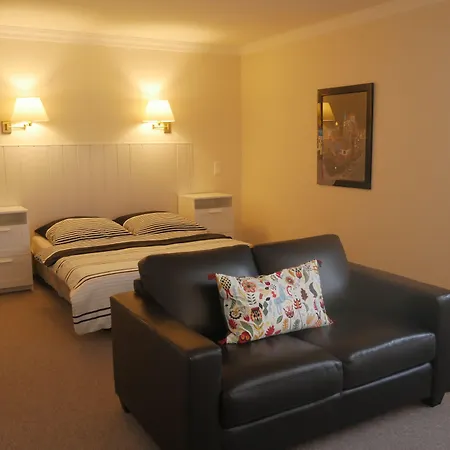 Hotel Pause - Free Wifi & Free Parking!!