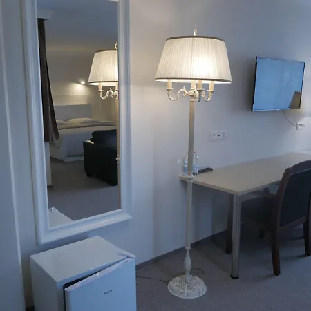 Hotel Pause - Free Wifi & Free Parking!! 3*