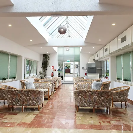 Hotel Pause - Free Wifi & Free Parking!!