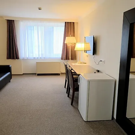 Hotel Pause - Free Wifi & Free Parking!!