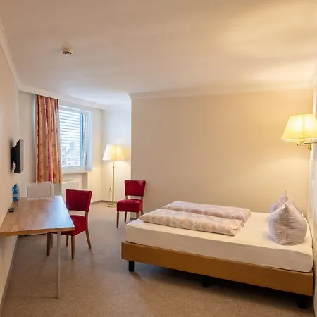 Pause - Free Wifi & Free Parking!! 3*