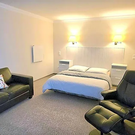 Pause - Free Wifi & Free Parking!! Hotel