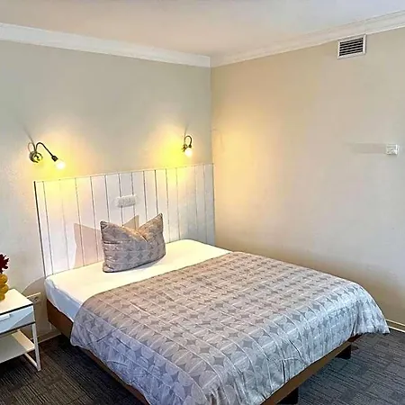 Pause - Free Wifi & Free Parking!! Hotel