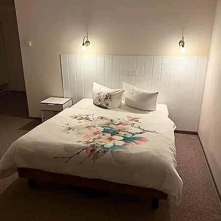 Hotel Pause - Free Wifi & Free Parking!! 3*