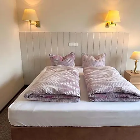 Hotel Pause - Free Wifi & Free Parking!! 3*
