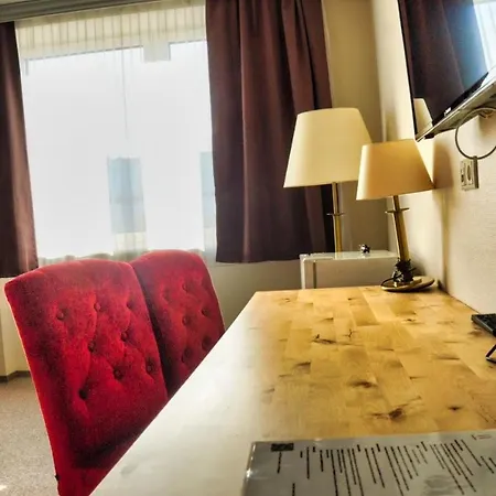 Pause - Free Wifi & Free Parking!! Hotel