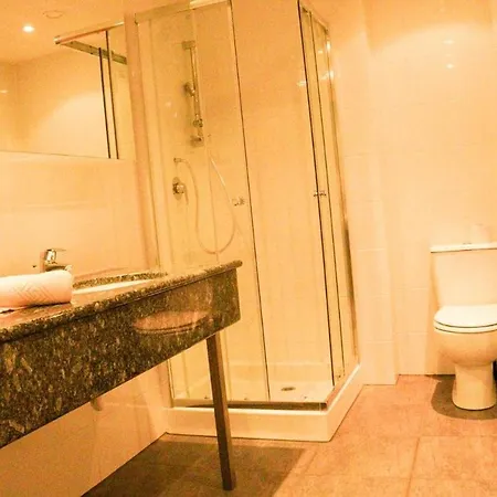 Pause - Free Wifi & Free Parking!! 3*