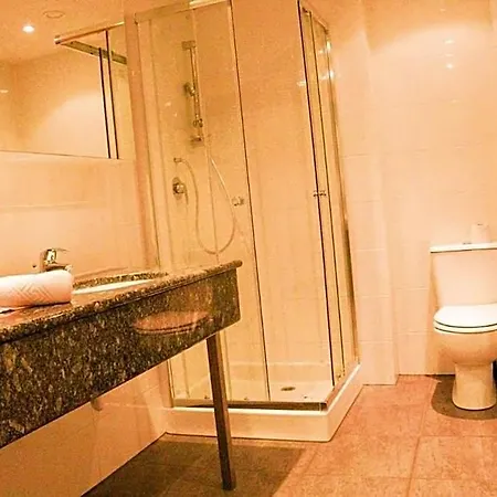Pause - Free Wifi & Free Parking!! 3*