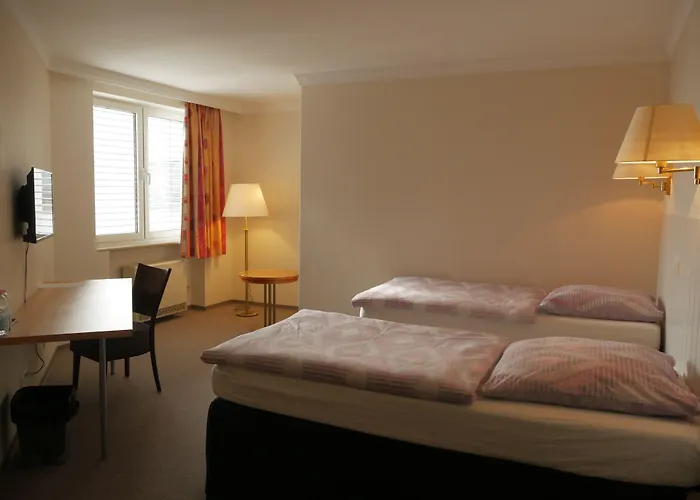 Pause - Free Wifi & Free Parking!!