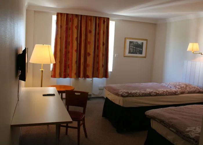 Pause - Free Wifi & Free Parking!! Otel Hofheim am Taunus