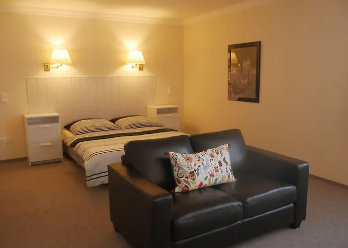 Otel Pause - Free Wifi & Free Parking!!