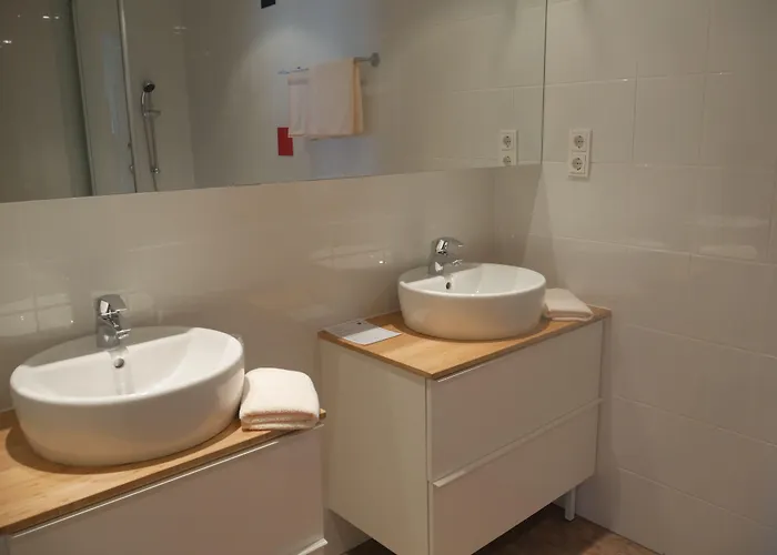 Pause - Free Wifi & Free Parking!!