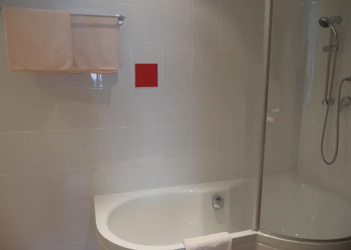 Pause - Free Wifi & Free Parking!! Otel 3*