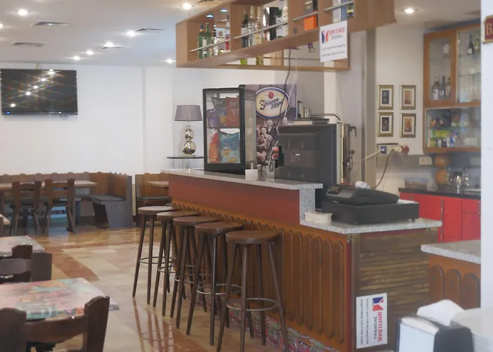 Pause - Free Wifi & Free Parking!! 3*