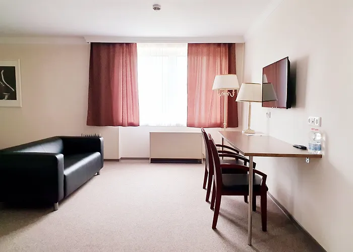 Pause - Free Wifi & Free Parking!! Otel