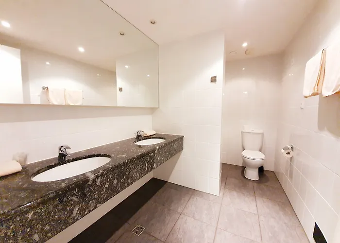 Pause - Free Wifi & Free Parking!! Otel