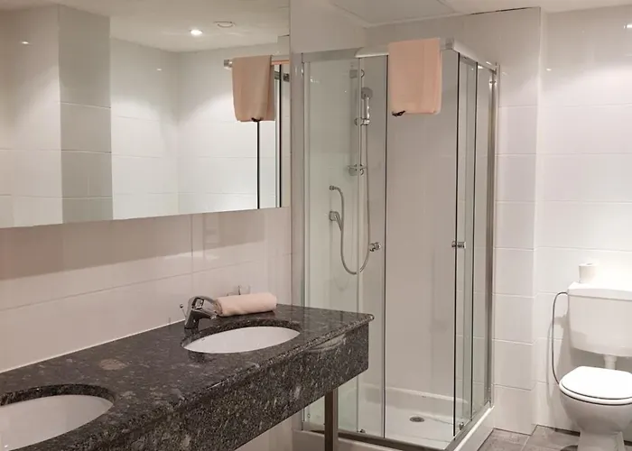 Pause - Free Wifi & Free Parking!!