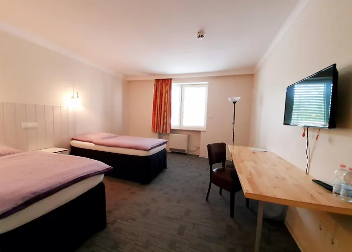 Pause - Free Wifi & Free Parking!! Otel Hofheim am Taunus