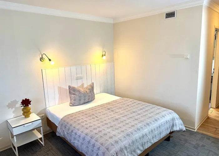 Pause - Free Wifi & Free Parking!! Otel Hofheim am Taunus