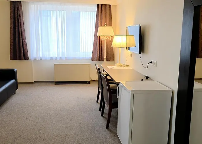 Otel Pause - Free Wifi & Free Parking!!