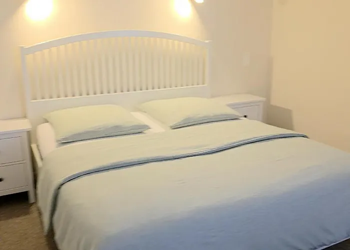 Pause - Free Wifi & Free Parking!!