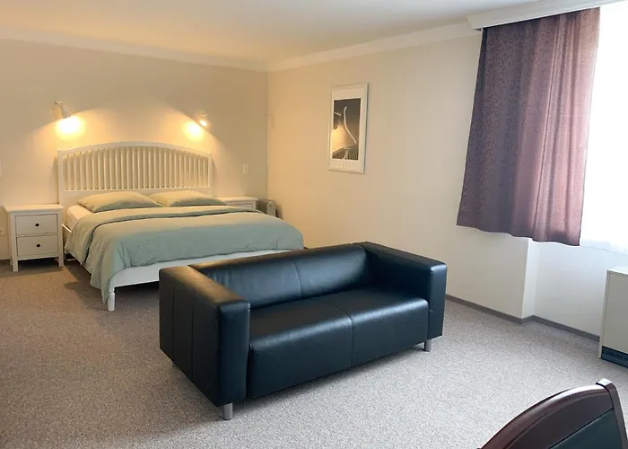 Otel Pause - Free Wifi & Free Parking!!