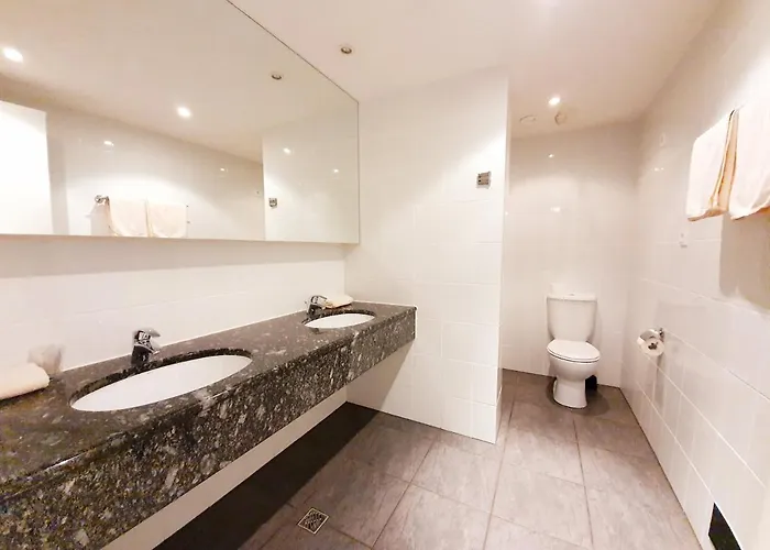 Pause - Free Wifi & Free Parking!! Otel